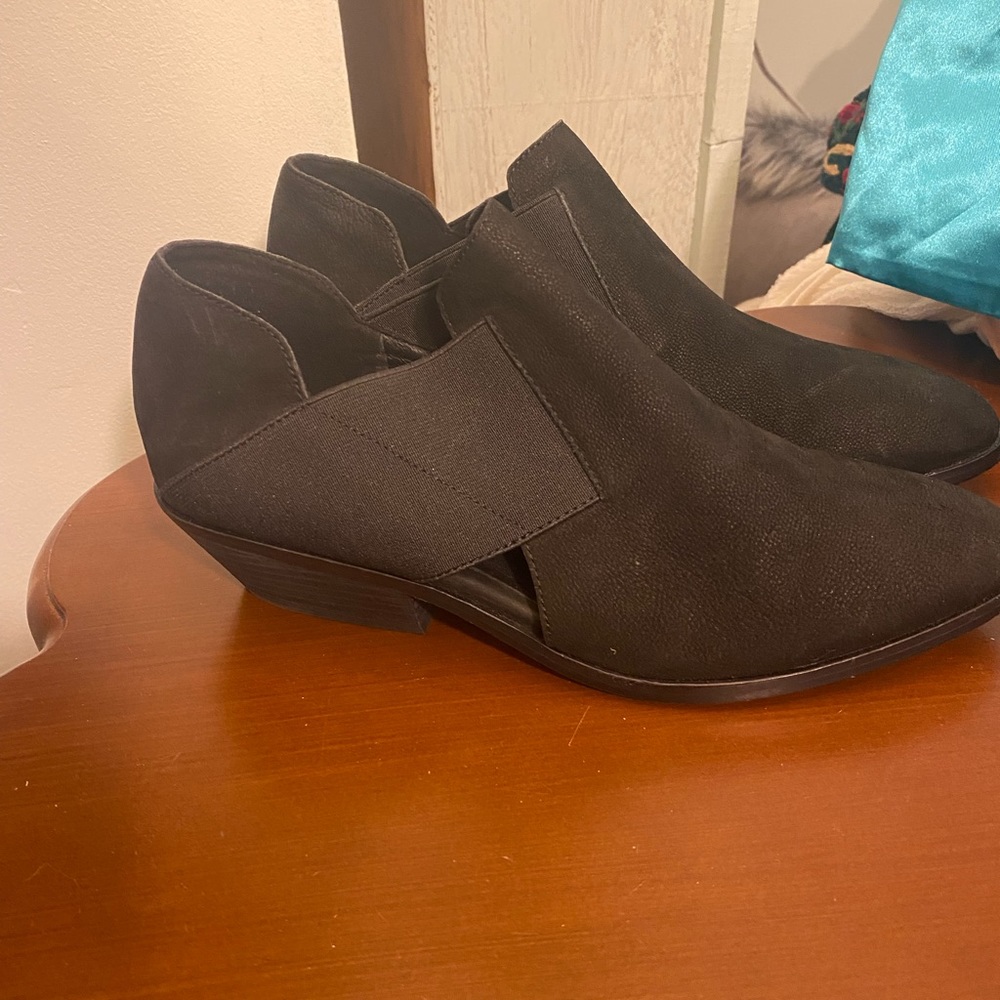 •Eileen Fisher• Cut Out Ankle Booties